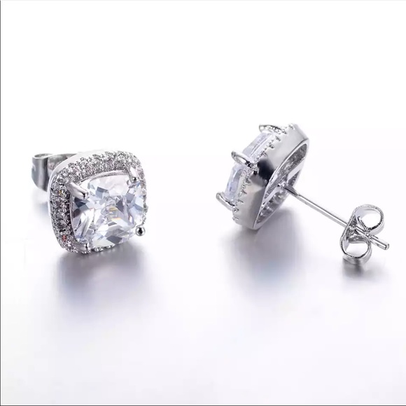 New Luxury beautiful Square Diamond Earrings - Picture 3 of 3